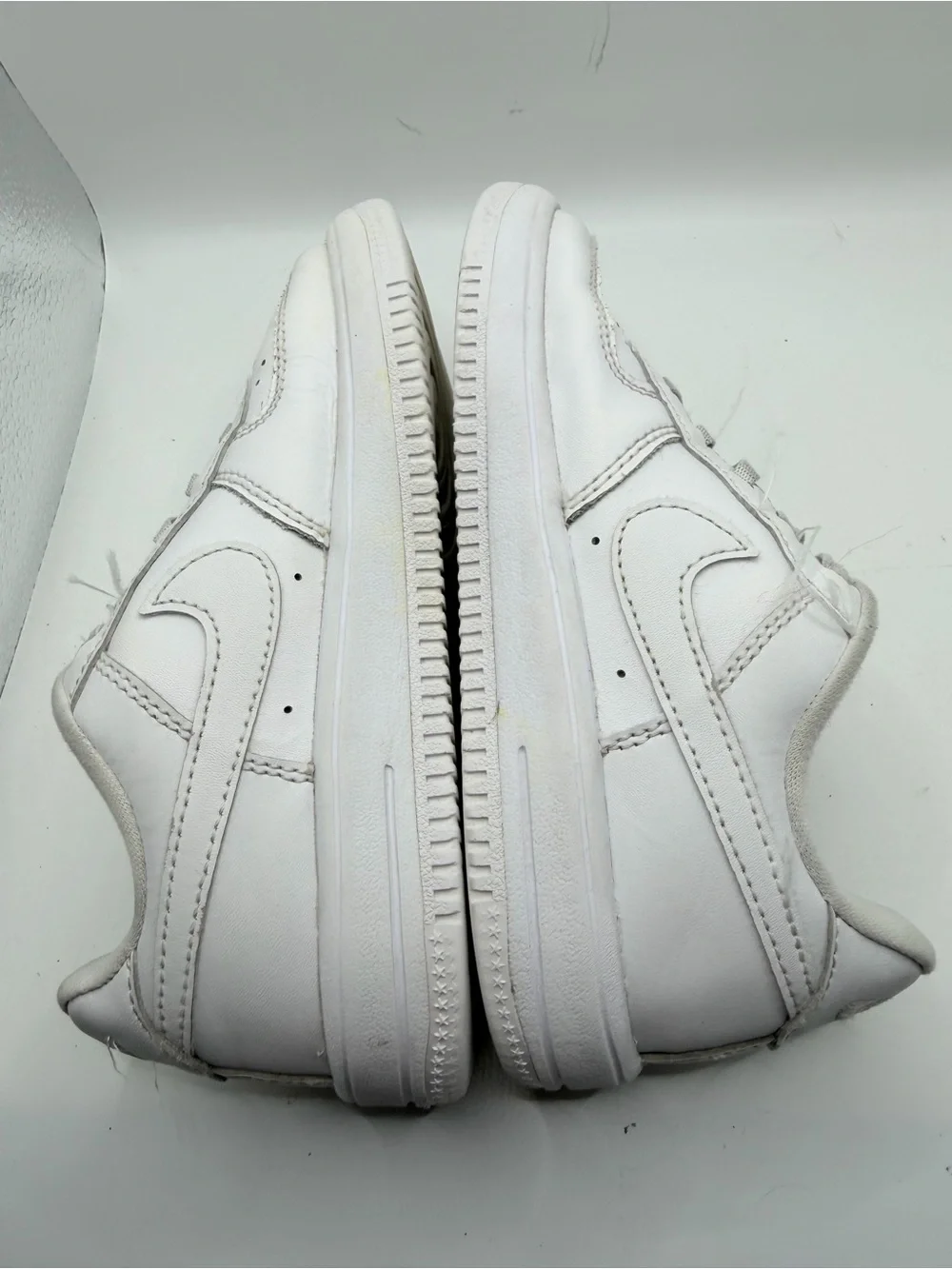 Nike Kids White Leather Sneakers with Hook-and-Loop Strap